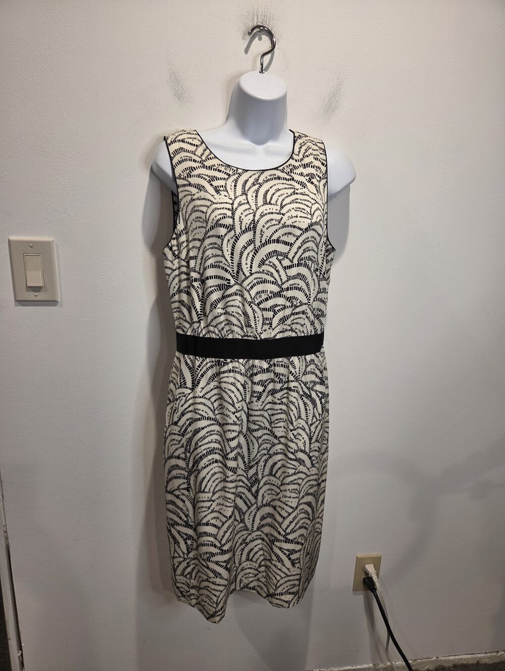 Classiques Entier Size 8 Silk Black/white  Contemporary Career Dress
